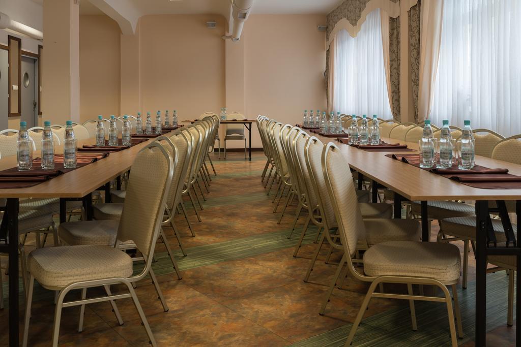 Majewski Hotel & Spa Malbork Buitenkant foto