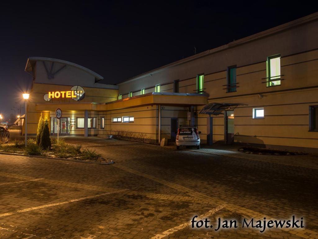 Majewski Hotel & Spa Malbork Buitenkant foto